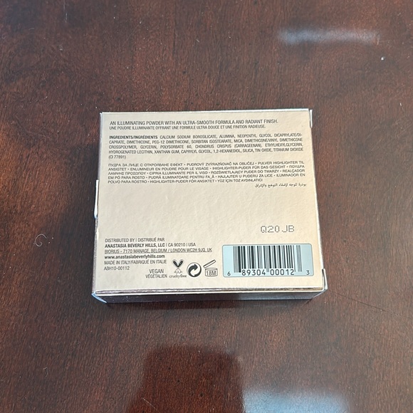 Anastasia Beverly Hills Iced Out Highlighter - Picture 5 of 5